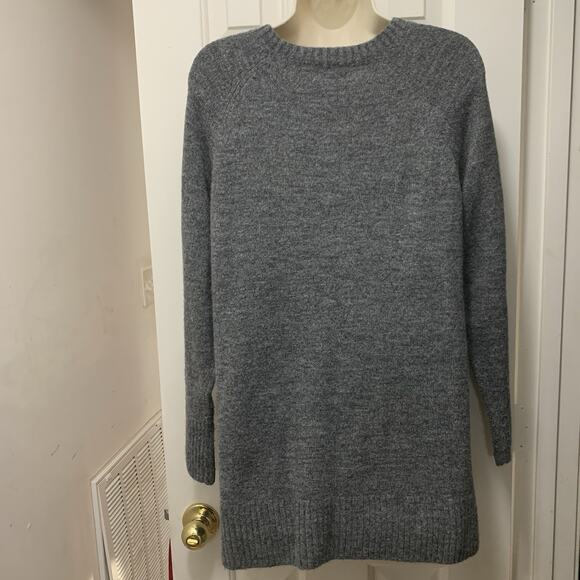 Lauren Conrad Women’s Sweater Penguin Sequins Fuzzy M Tunic Gray Whimsical - Picture 3 of 6